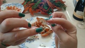 Как правильно чистить вареных РАКОВ, что в них нужно е?