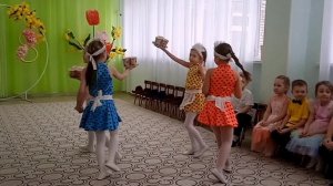 "Танец официанток "