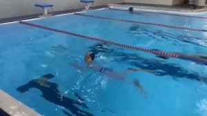 #АУТИЗМ БАССЕЙН. РЕБЁНОК АУТИСТ УЧИТСЯ ПЛАВАТЬ