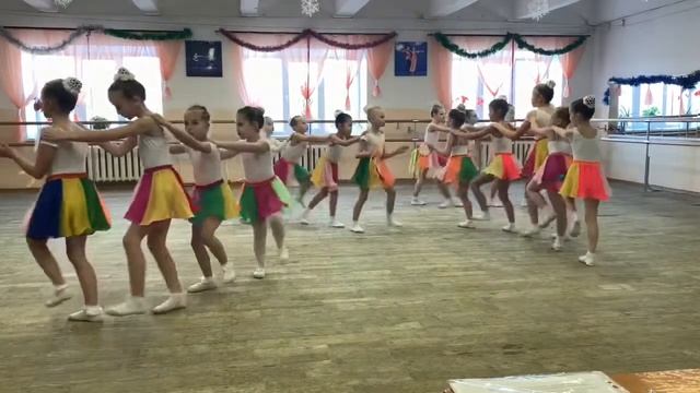 Открытый урок по ритмике и танцу в 1 классе (1 полугодие, 1 год обучения) смотреть онлайн