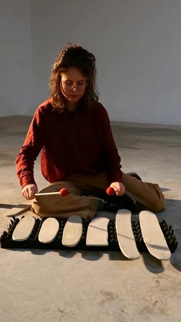 Это ударный инструмент с молоточком — керамофон🎵 смотреть онлайн