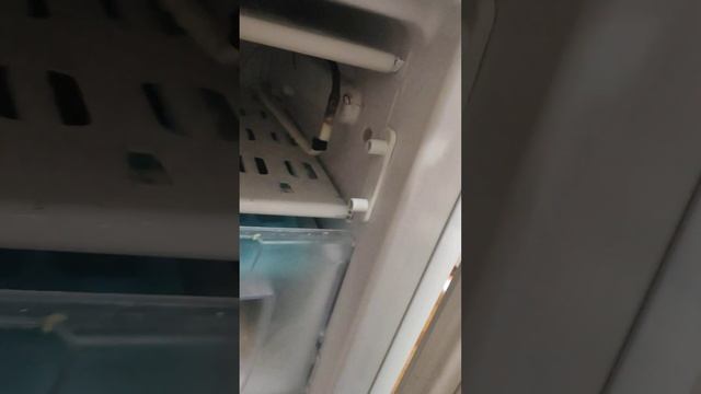 Indesit 14 лет, плохо холодит, компрессор потерял холодопр? смотреть онлайн