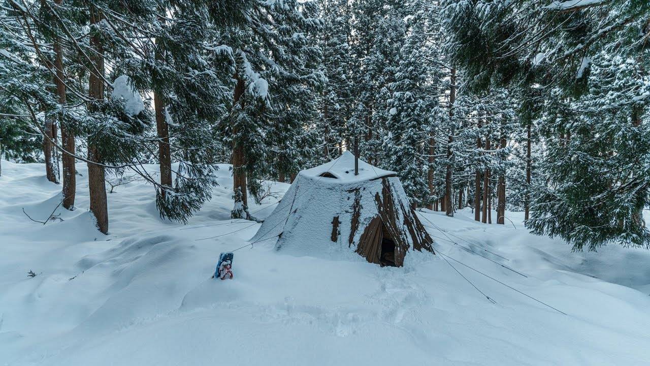 Снежная буря, Жаркая палатка, Одиночный лагерь, Дующий ветер смотреть онлайн
