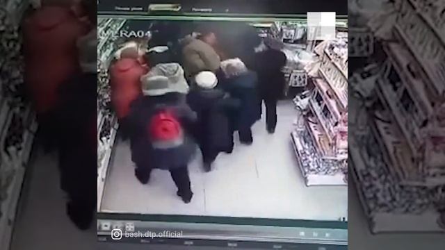 В Уфе покупатели устроили давку из-за скидки на телеви смотреть онлайн