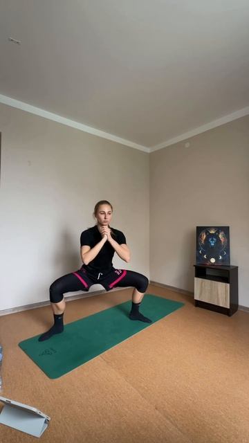 Приседание плие с подъемом на носки смотреть онлайн