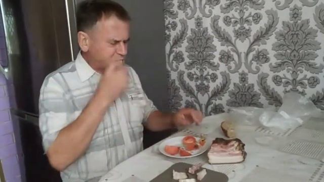 Кто у кормушки, тот и сыт смотреть онлайн