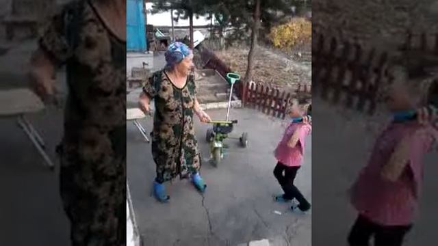 Баба и внучка зажигают смотреть онлайн