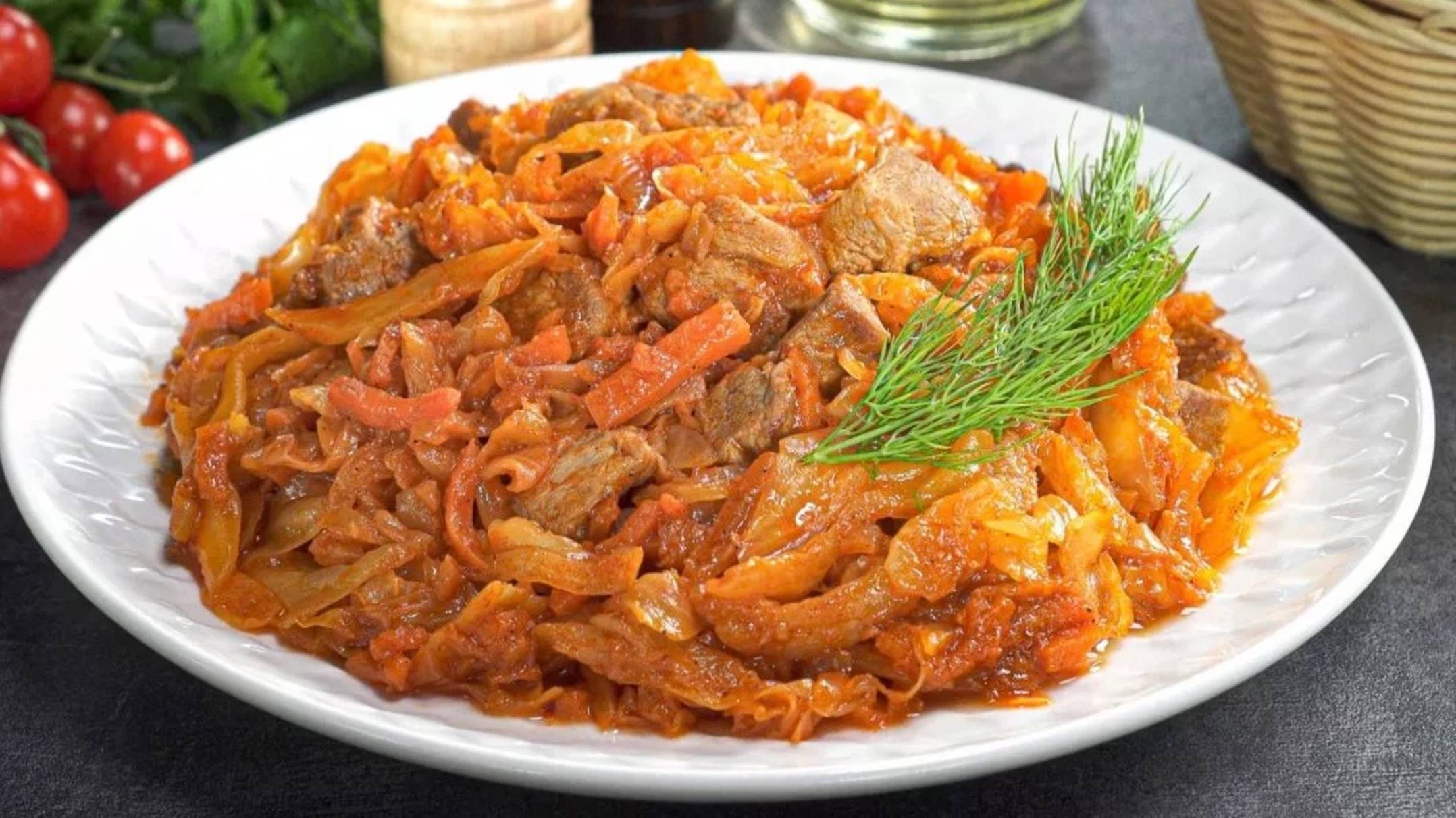 КАПУСТА С МЯСОМ на сковороде. Очень Вкусная ТУШЕНАЯ КАПУСТА С МЯСОМ. Простой домашний рецепт. смотреть онлайн