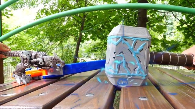 Игры стрелялки нерф бластерами. Роботы Трансформеры Оптимус и Мегатрон на базе! Видео про игрушки! смотреть онлайн