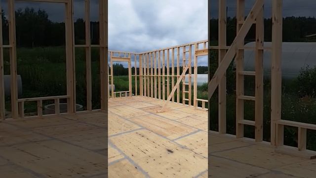 Внешние стены все собрали, приступили к сборке перего?