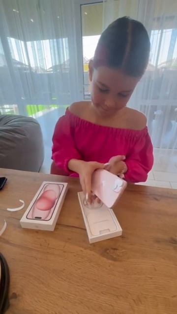 Супер быстрая распаковка IPhone 15 Plus в розовом цвете 🩷 смотреть онлайн