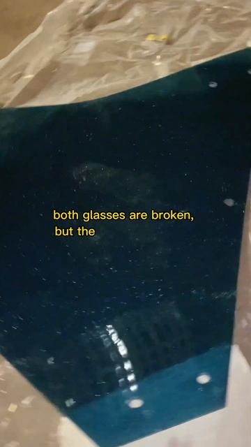 Destruction Of Triplex Glass By Hammer Hit / Разрушение стекла триплекс у?