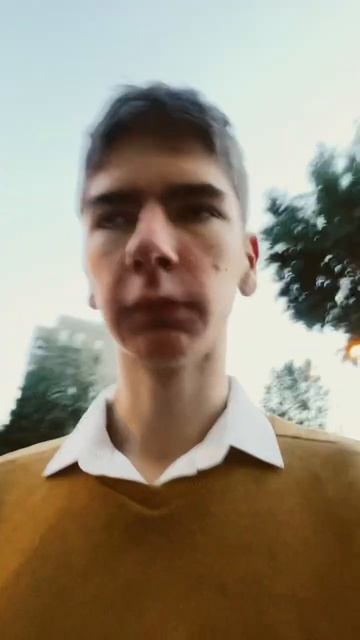 Тгк есть , но ютуб не дает пока что возможность вставля смотреть онлайн