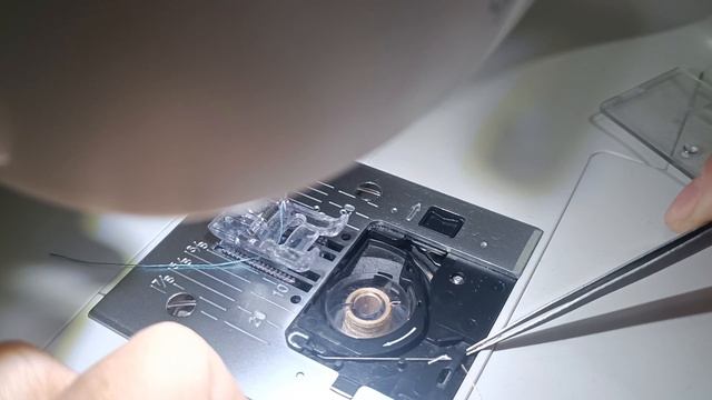 Я шью на Necchi-205d. Нижняя нить. смотреть онлайн