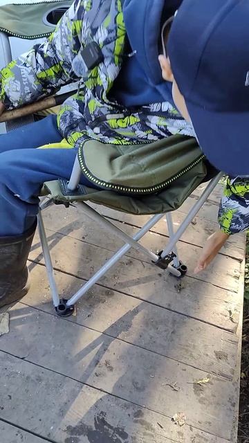 Стулья для рыбалки стали удобнее. #fishing #рыбалка #рыбак? смотреть онлайн