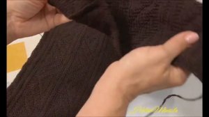 Кардиган спицами на запах видео 3. Бесплатное описание. Очень женственное и практичное изделие.