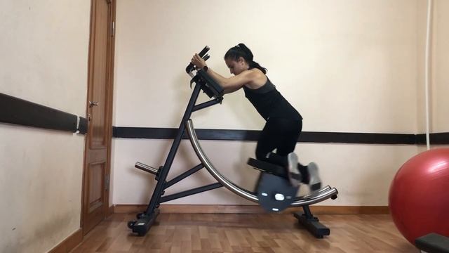 Скручивания в тренажере на коленях наискосок смотреть онлайн
