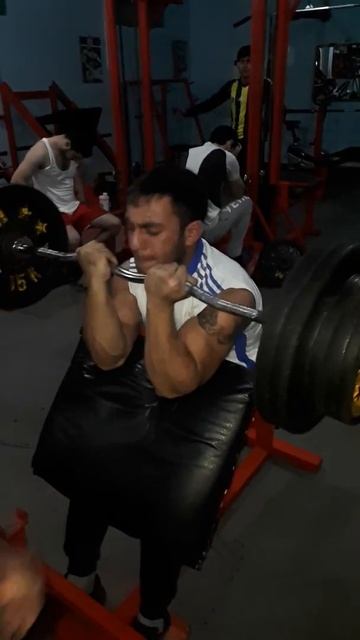 Упражнения на бицепс больше своего веса на 6 раз💪 смотреть онлайн