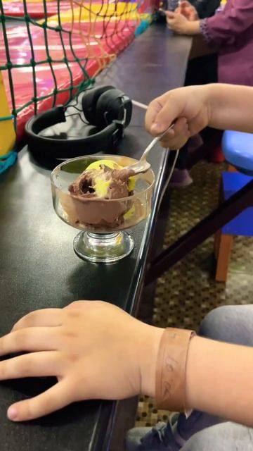 Акуленок ест мороженое 🍧 #акуленок #акулёнок #туруру # смотреть онлайн