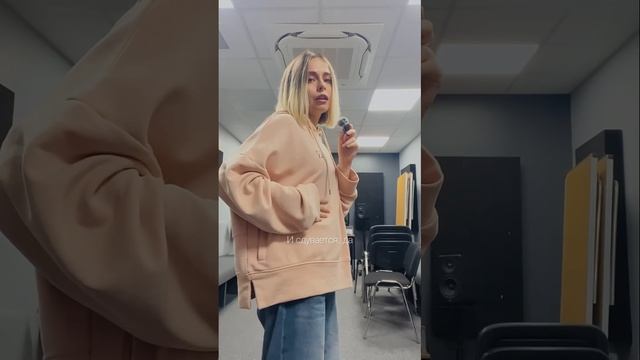 Должен ли быть пресс постоянно напряжен в пении? #школ? смотреть онлайн