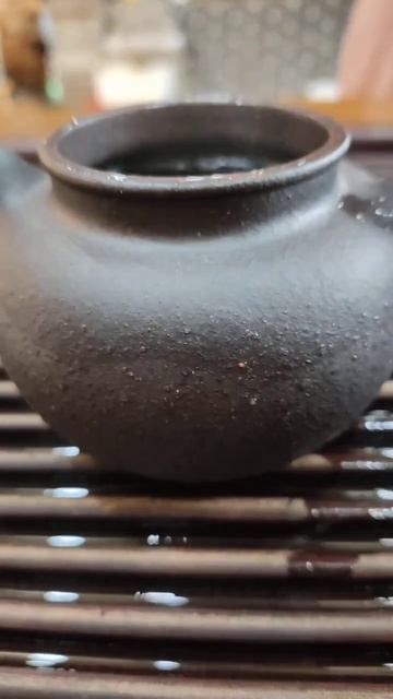 Исинские потеющие чайники от мастера Си Ляна прекрасн