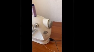 Как заправить шпульку на мини швейной машинке