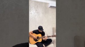 ЧЕЧЕНЕЦ КРАСИВО ПАЕТ НА ГИТАРЕ😍