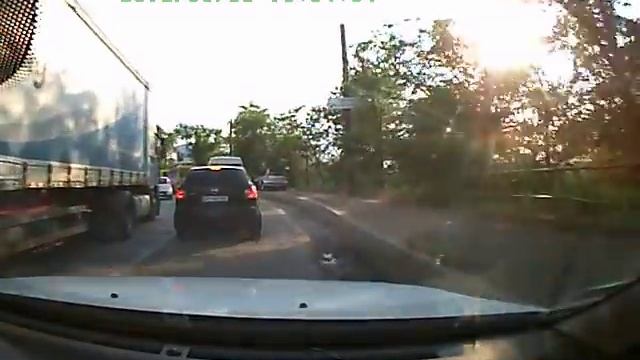 Пробка в Запорожье прикол.AVI смотреть онлайн