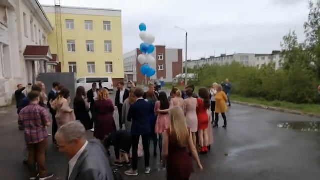 Выпускной 2019) запускаем шарики) смотреть онлайн
