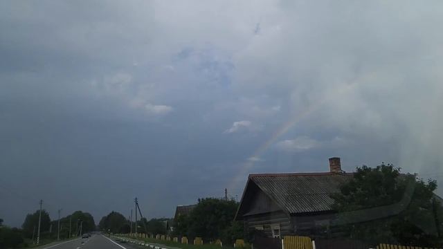 Красивая двойная радуга в небе Беларуси. смотреть онлайн