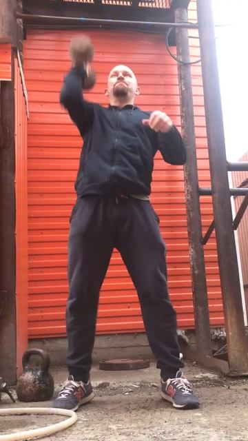 Подъем гантели 13 кг и подъемы ног к перекладине 5 круго смотреть онлайн