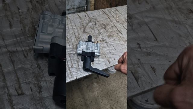 Не накачиваются подушки на прицепе. Проблема с краном управления платформой прицепа. смотреть онлайн