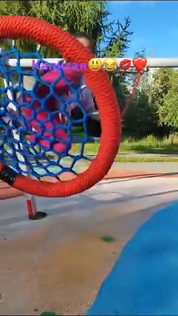 Камилла Давид кататься на качели капитан наш)))#shorts #short