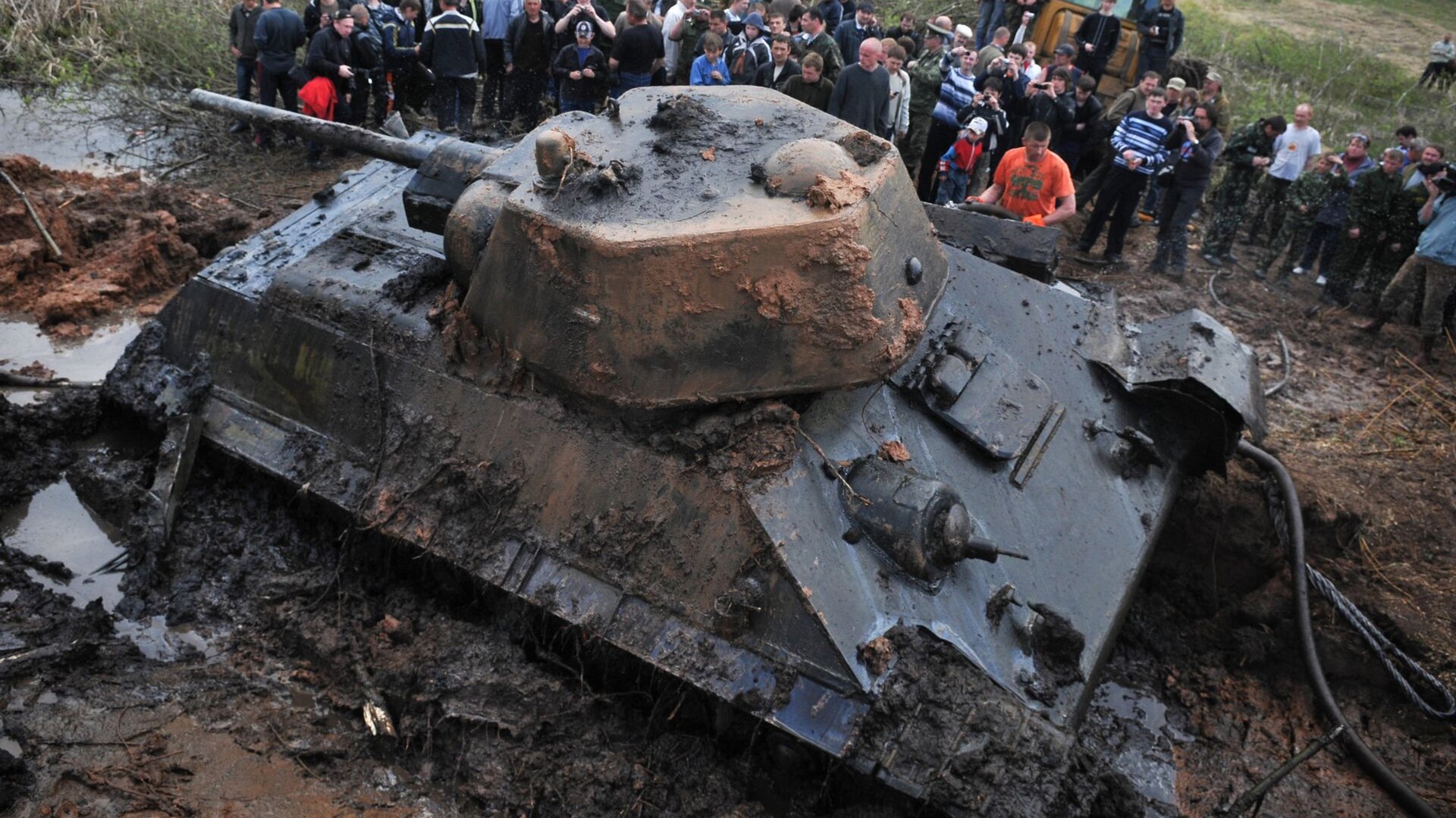 ПОДЪЕМ ТАНКА Т-34 - 76 "СМЕЛЫЙ" ИЗ БОЛОТА смотреть онлайн