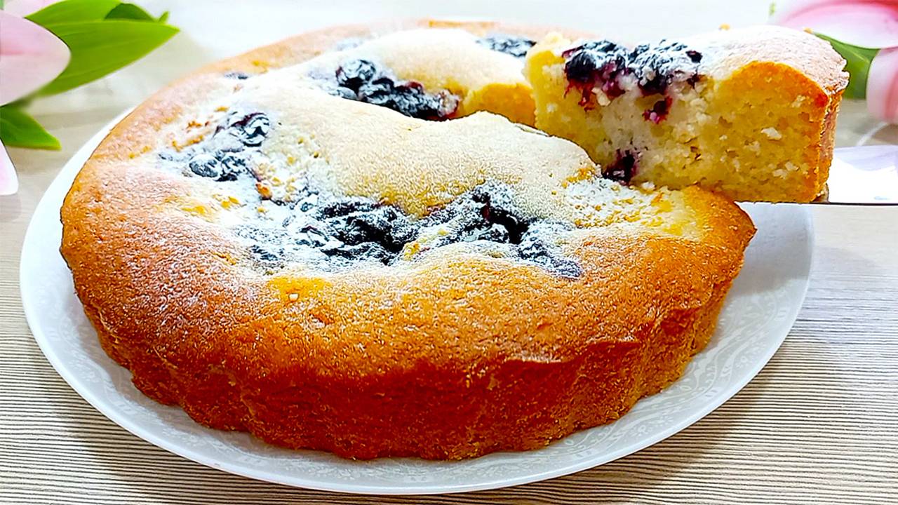 😋Легкий рецепт ягодного пирога! Домашний десерт со свежими ягодами! смотреть онлайн