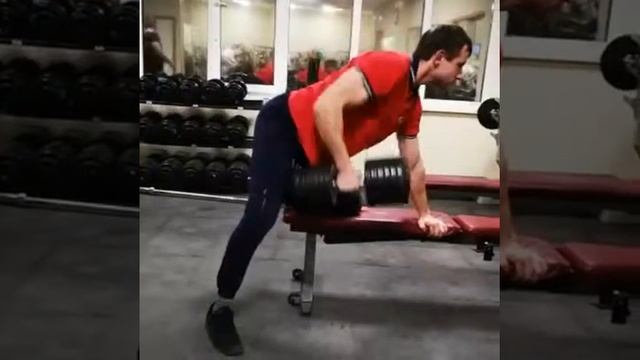 Тяга гантели стоя в наклоне смотреть онлайн