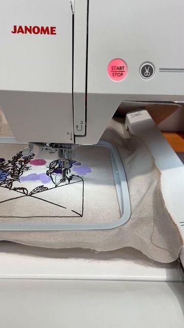 Работа вышивальной машины Janome Memory Craft 550E