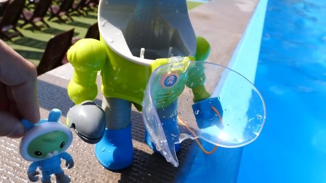 Кто главный Злодей в Аквапарке? Черепашки Ниндзя и супергерои в видео шоу Акватим. Игры битвы онлайн смотреть онлайн