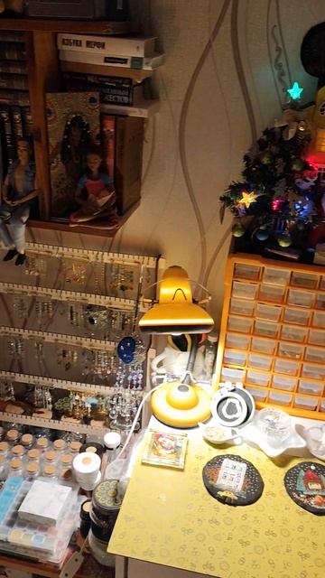 Мой рабочий уголок 💛☀️💛#christmas #magic #sunshine #art смотреть онлайн