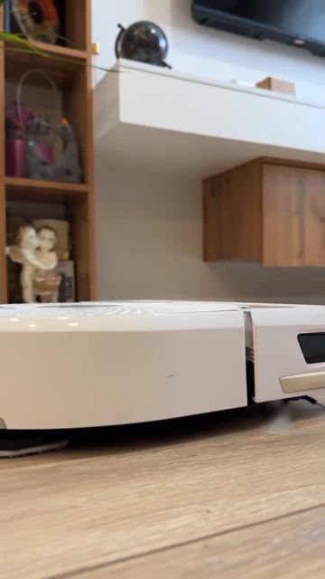 Hobot Legee D8 пылесосит и заезжает на ковер смотреть онлайн