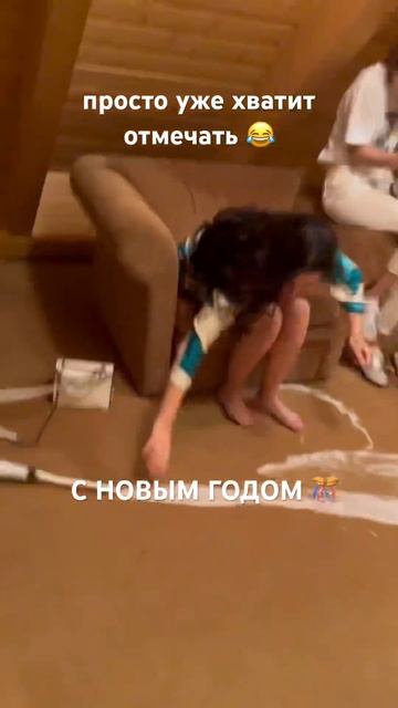 Время доедать салаты и работать 💪🏻 #новыйгод2024#блог# смотреть онлайн