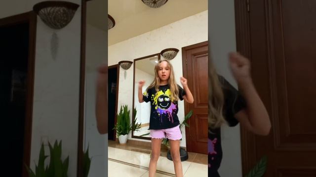 Всем привет я Вера это моио первое видео.ВСЕМ ПАКА😙😗 смотреть онлайн
