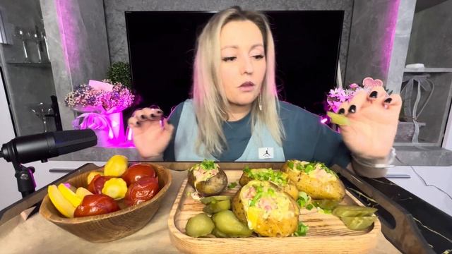 Мукбанг/Крошка-картошка с ветчиной,салями,сыром🧀 смотреть онлайн