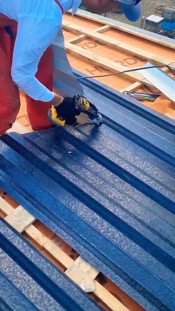 Отрезаем по диагонали профлист 0.5 толщина #shorts #dnepr #стр