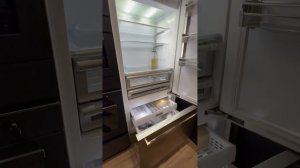 Холодильник с ледогенератором