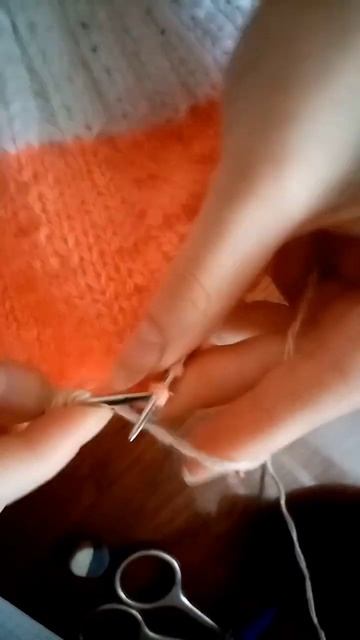 БЕЗРУКАВКА ВЯЗАННАЯ 🧶✔️ #shorts смотреть онлайн