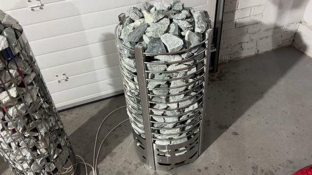 Льём воду на электрокаменку ЭКМ Зевс и аналоги из ведра! Соревнование, тест ПАР КАК В РУССКОЙ БАНЕ смотреть онлайн