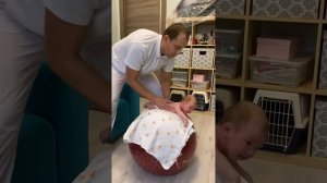 Упражнения на фитболе с 2 месяцев