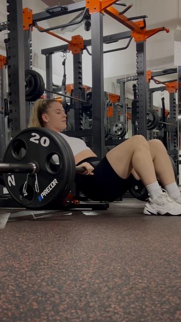 Ягодичный мост 110 кг ❤️🔥 #fitgirl #fitnessmotivation #gym #gymmotivation смотреть онлайн