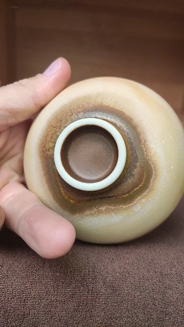 Красивая пиала дровяного обжига, изображён лев Су Они.